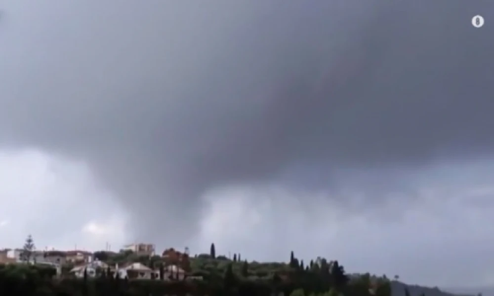Κακοκαιρία Atena: Υδροστρόβιλος σχηματίστηκε ανοιχτά της Κορώνης στη Μεσσηνία